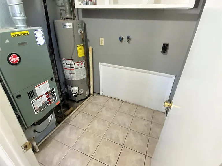 2443 Edgevale Rd — Photo 14