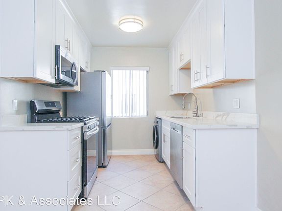 4th image of 3750 S Bentley Ave APT 1
