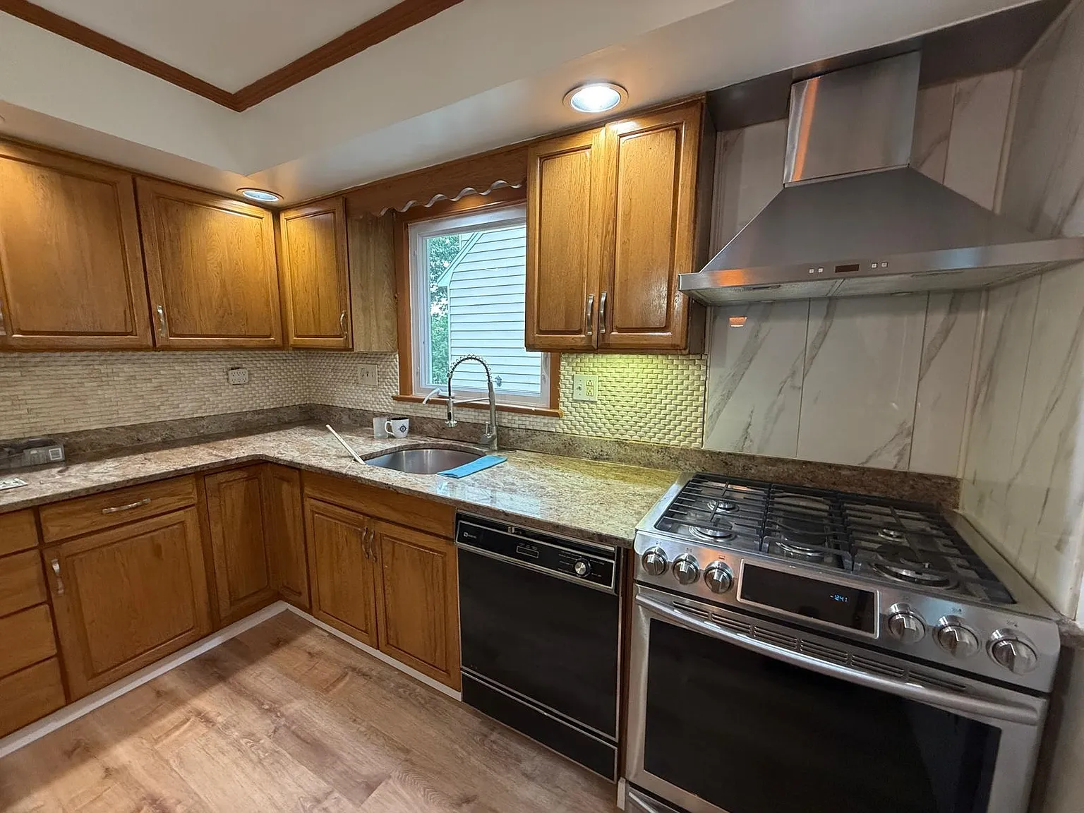 649 Oakdene Ave — Photo 4
