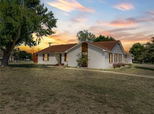 100 Hillside Dr, Hewitt, TX 76643