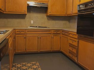 2811 Magnolia Ln, Groves, TX 77619