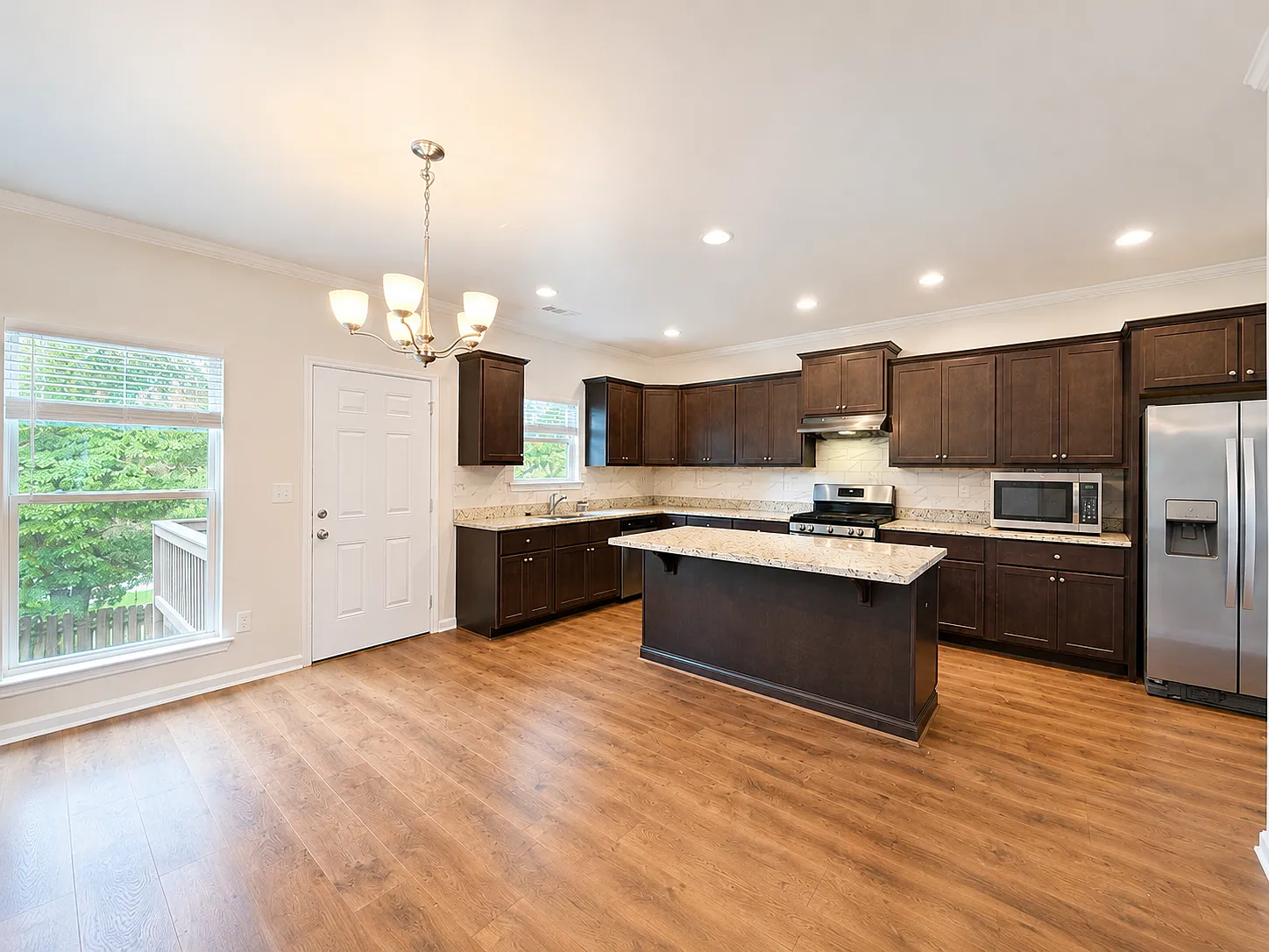 5 bed, 2896 sqft, $2,500 — Photo 3
