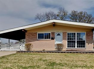 1255 Ensenada Dr, Florissant, MO 63031