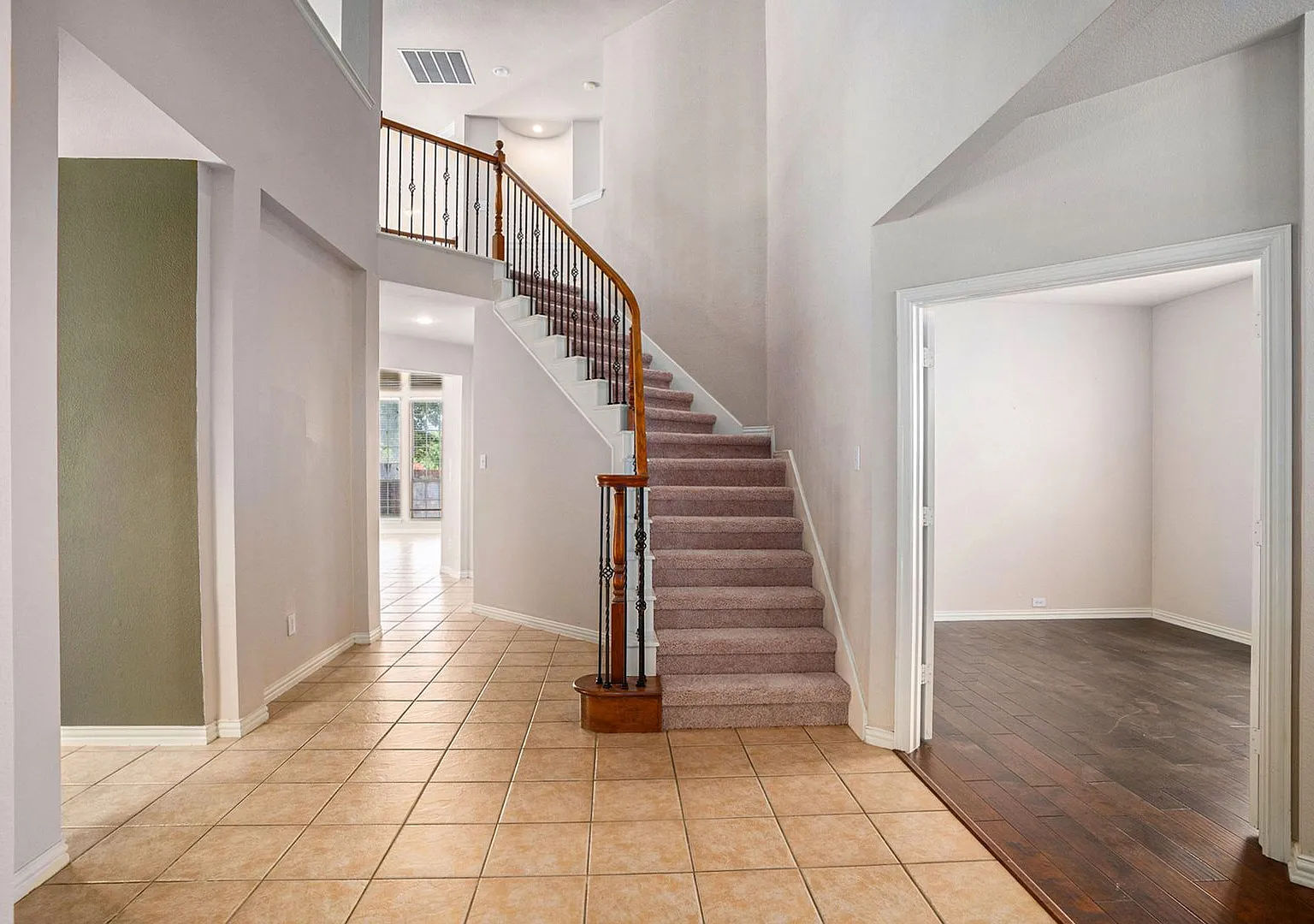 Beautifully Crafted 5 Bedroom 4 Bath in Flower Mound! — Photo 3