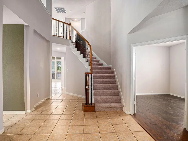 4213 Sharondale Dr — Photo 3