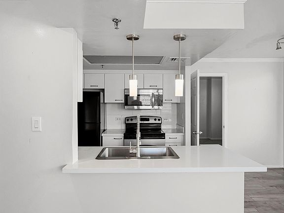 4th image of 3525 Sage Rd APT 504
