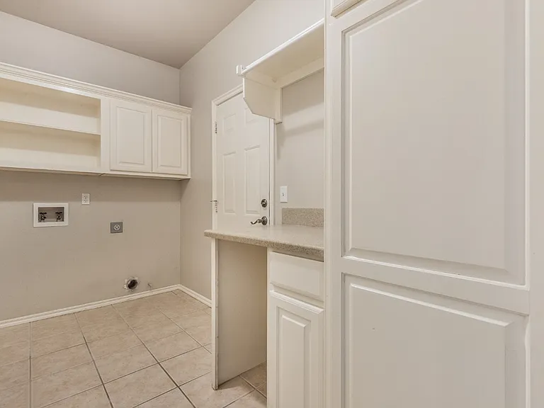 4001 NE 138th Ter — Photo 11