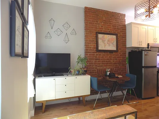 Rented by Blue Egg Realty Corp | media 9