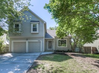 14892 W Peppermill Dr, Olathe, KS 66062