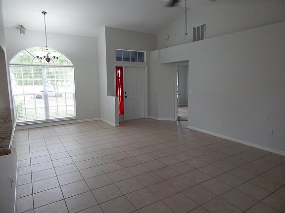 5th image of 132 SW Elderberry Dr