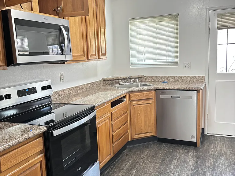 1285 Terra Ave — Photo 5
