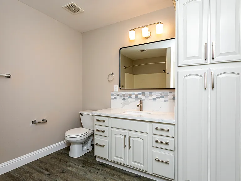 Ascent Townhome Apartments — Photo 46