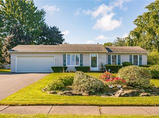 279 Squire Dale Ln, Rochester, NY 14612