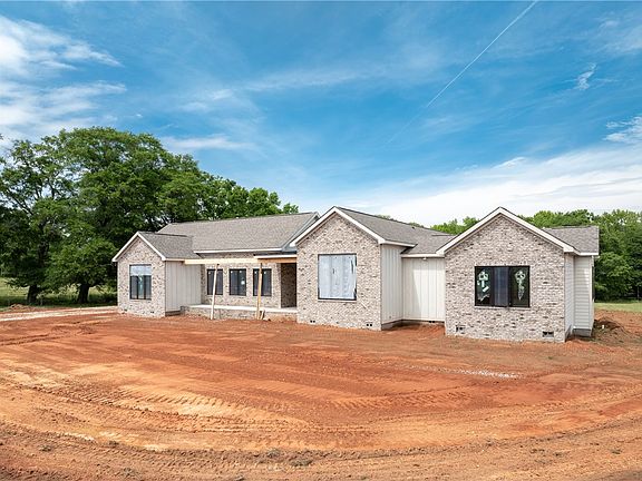 3rd image of 774 Garrison Rd