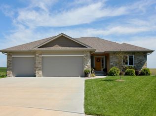 1090 Cedar Cir, Springfield, NE 68059