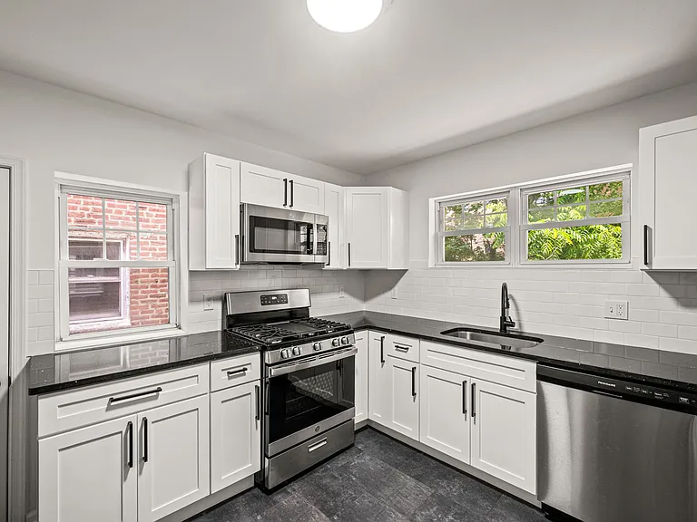 4428 Sherwood Rd — Photo 8