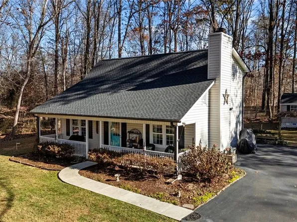 1425 Nix Dr, Lewisville, NC 27023