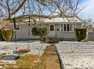 36 Wilkey Ave, Portsmouth, RI 02871