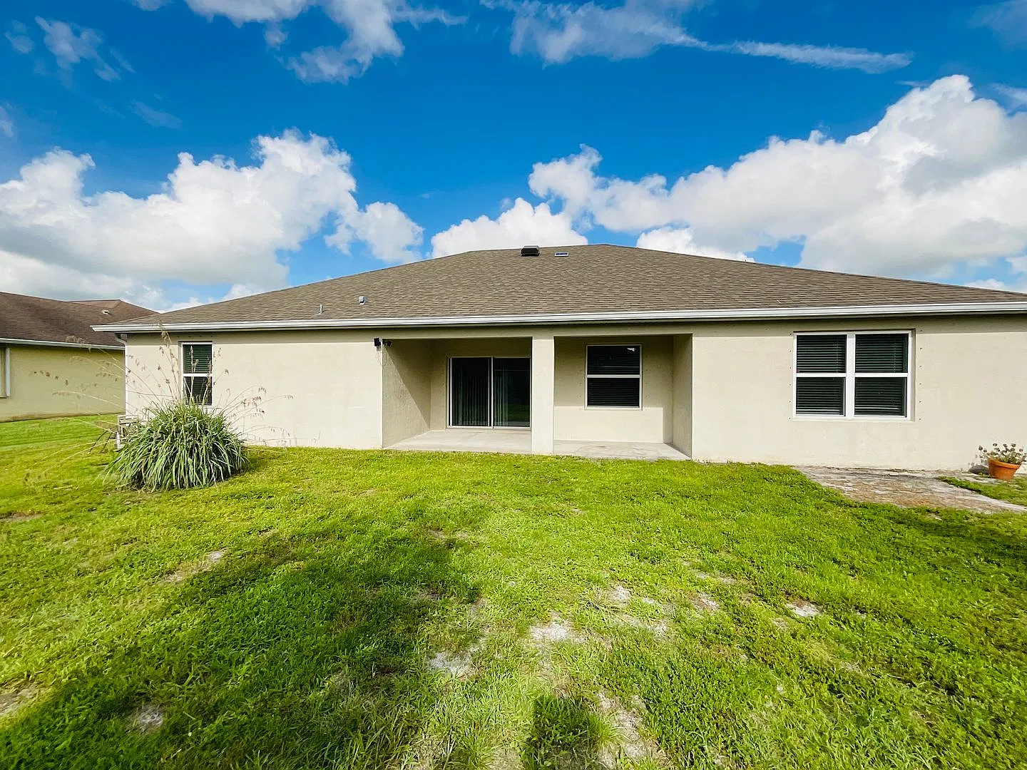 Triple Split Floor Plan - 4 Bedrooms, 3 Bathrooms — Photo 2