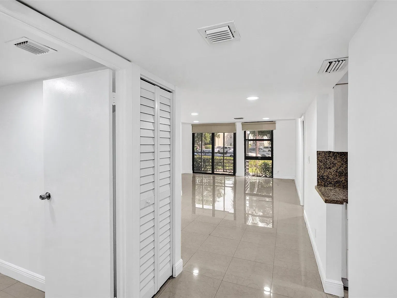 20400 W Country Club Dr — Photo 3
