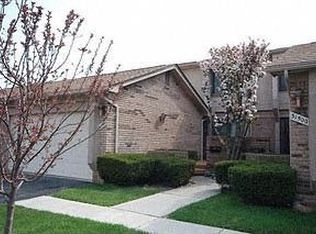 31498 Hunters Circle Dr #1, Farmington Hills, MI 48334
