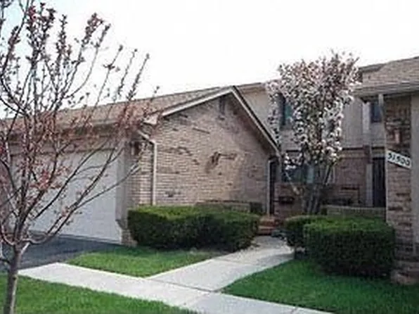 31498 Hunters Circle Dr #1, Farmington Hills, MI 48334