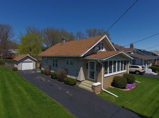 347 Ogilby Rd, Rockford, IL 61102