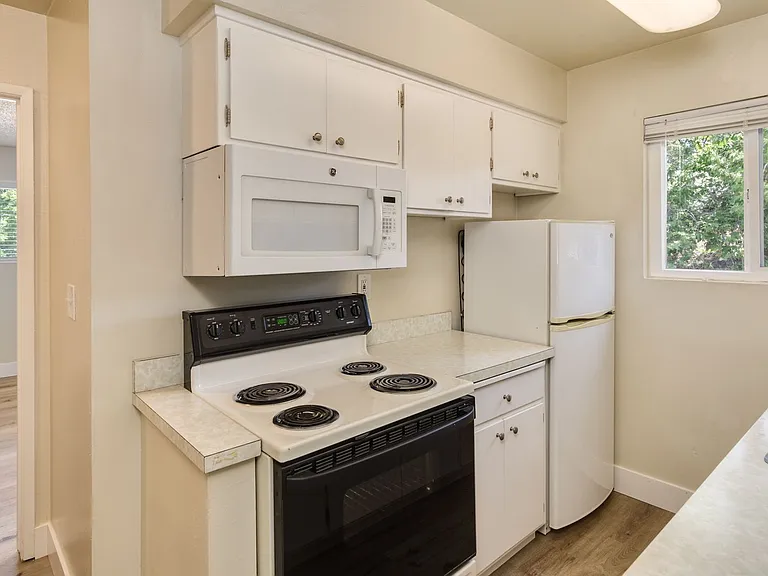 1500 Sheridan Ave — Photo 6