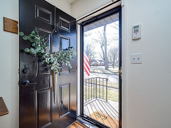 4th image of 815 Orchard Dr