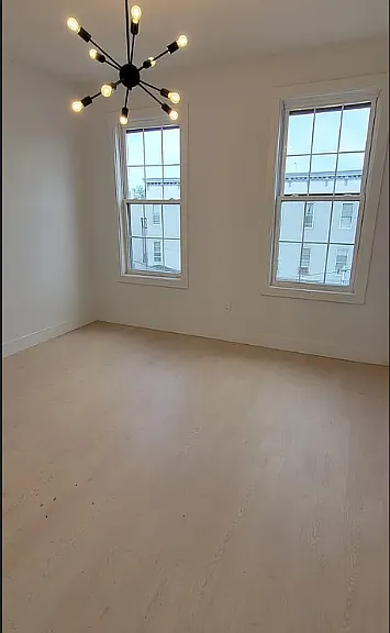 283 Webster Ave #2L — Photo 3