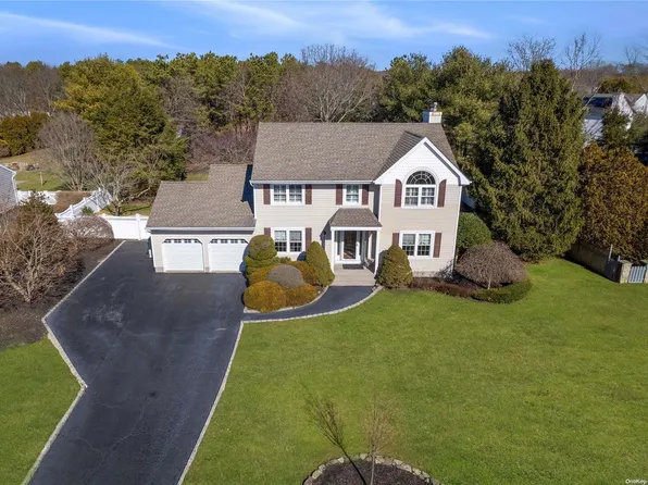 5 Cara Court, Manorville, NY 11949