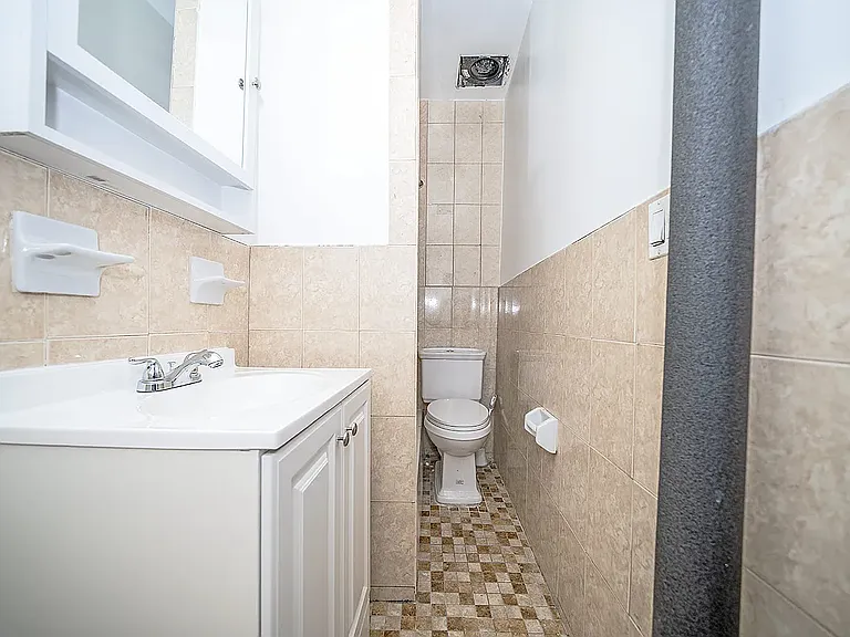 172 S 3rd St #2 — Photo 8