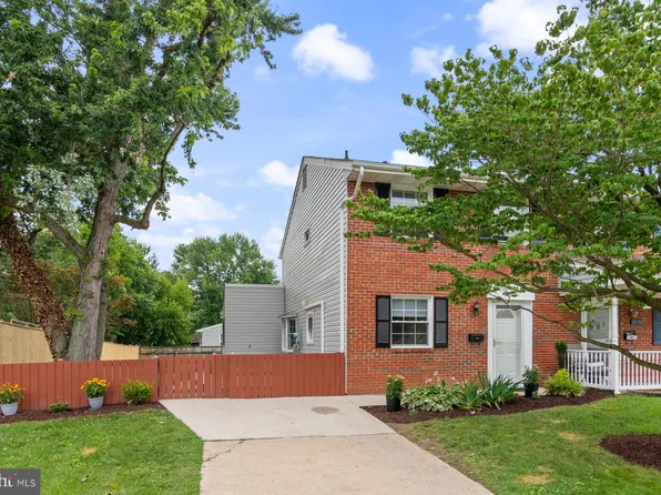 8532 Neptune Dr, Pasadena, MD 21122