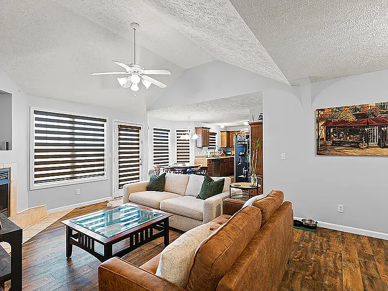 1951 W Lennox Dr — Photo 3