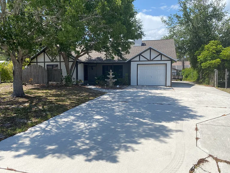 1500 Crest Dr — Photo 3