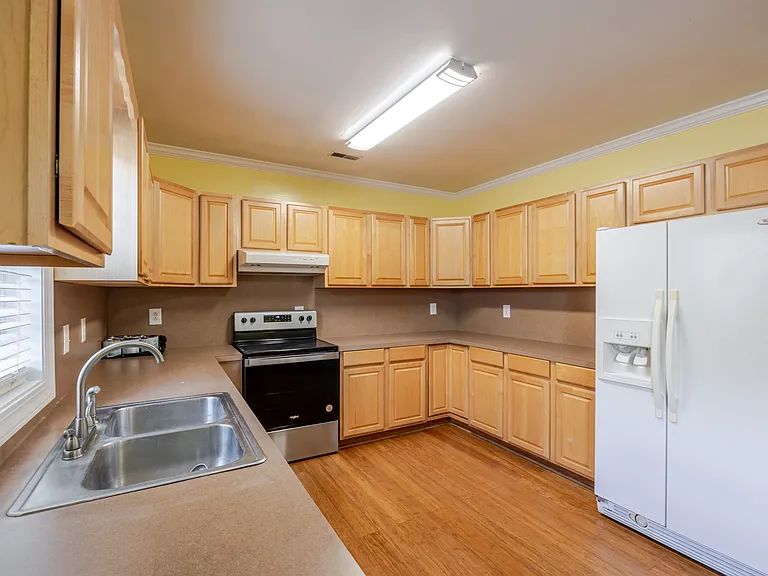2621 1/2 W Willow Dr — Photo 8