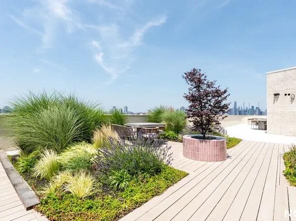 828 Metropolitan Avenue image 14 of 14