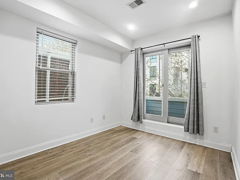 1807 Wylie St — Photo 11