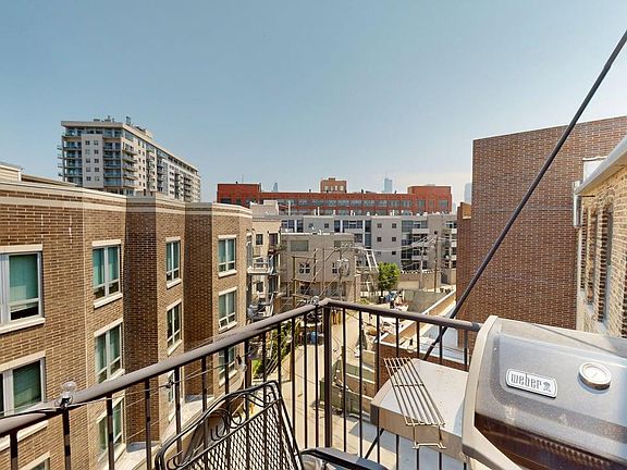 4th image of 707 N Milwaukee Ave #4R