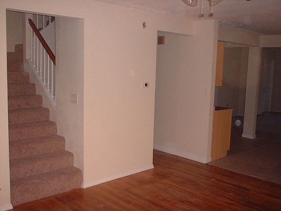 5th image of 224 E Ross Ave