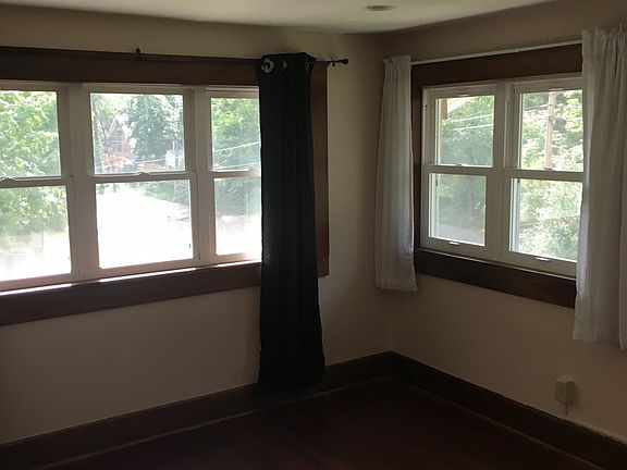 3rd image of 924 E Atwater Ave
