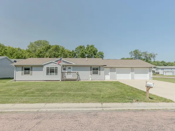 2402 Chicago Ave, Spirit Lake, IA 51360