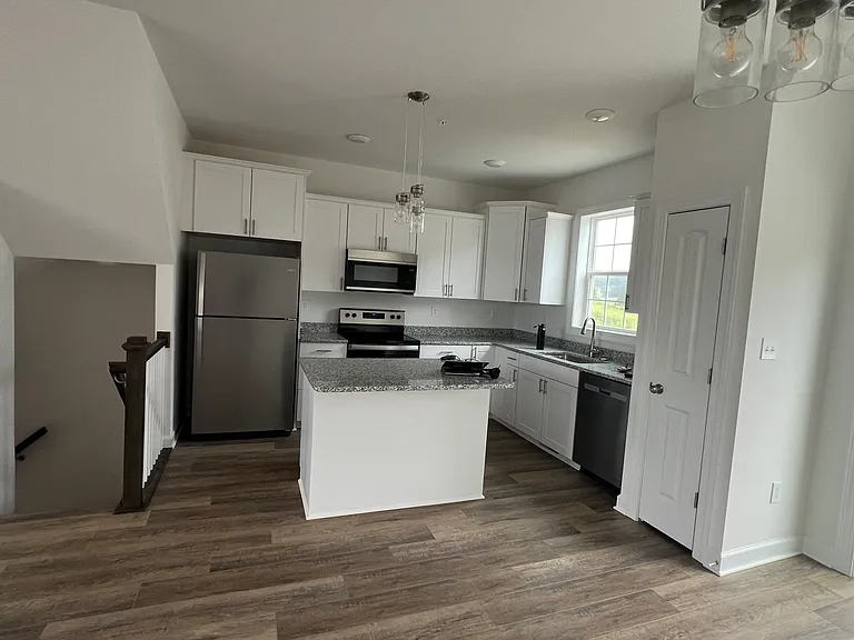 304 Avon Dr — Photo 5