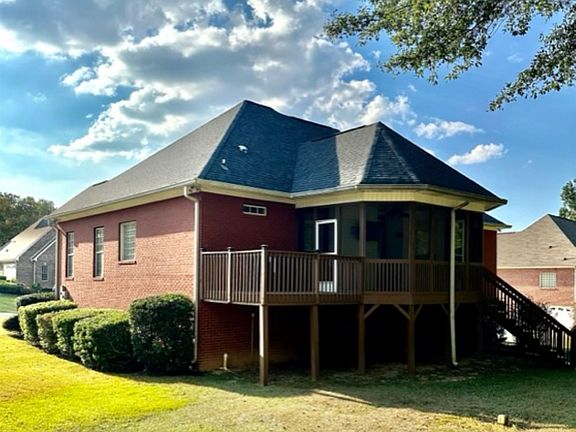 3rd image of 4661 Northridge Dr
