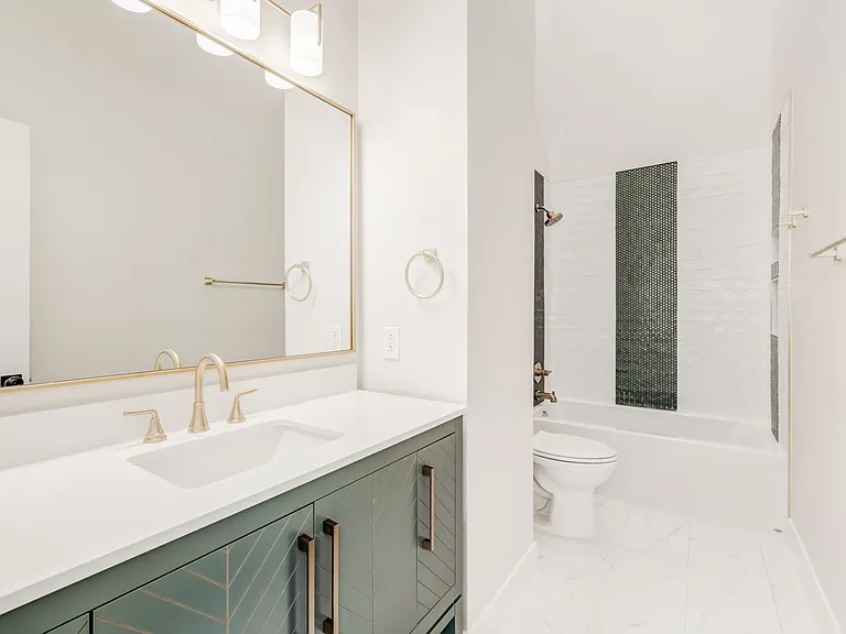 Full bathroom on upper level