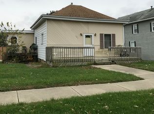 242 7th St, La Salle, IL 61301