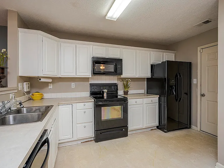 220 Strawberry Fields Rd — Photo 7