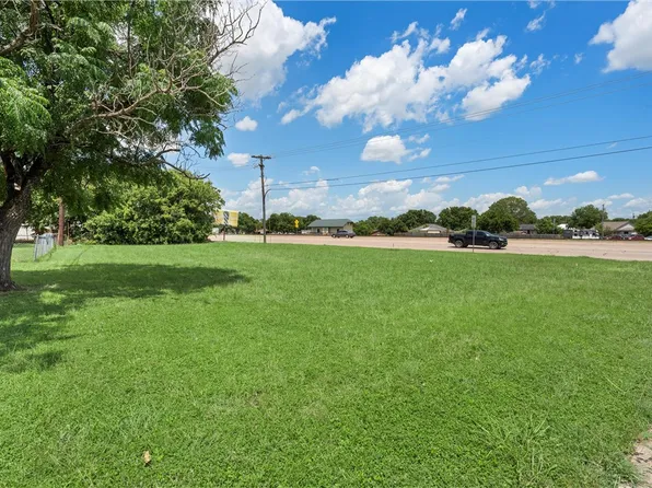 319 S Hewitt Dr, Hewitt, TX 76643