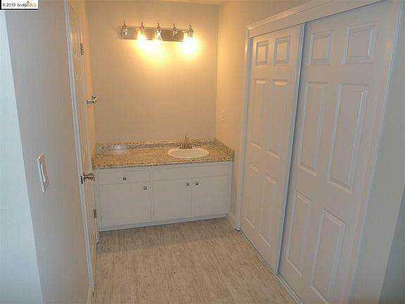 4th image of 2828 Vista Way