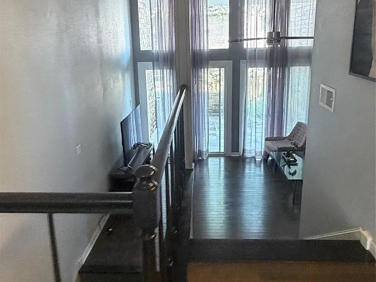 702 N Holiday Dr #3 — Photo 2